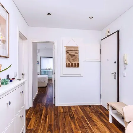 Sunny Designer Flat With Ac & View *