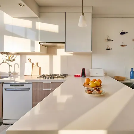 Sunny Designer Flat With Ac & View *