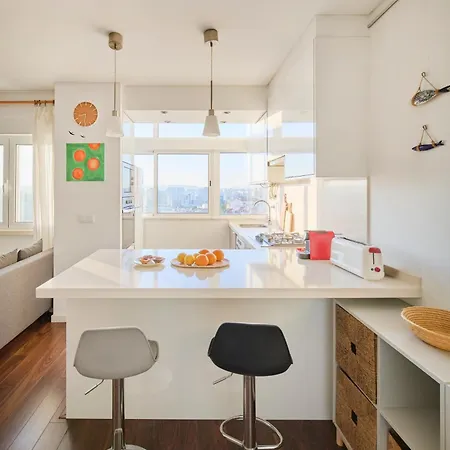 Sunny Designer Flat With Ac & View