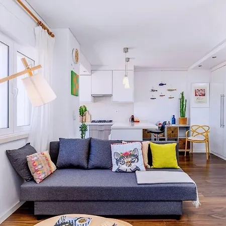Cozy Bright Space With Landscape And Air Conditioner Apartment