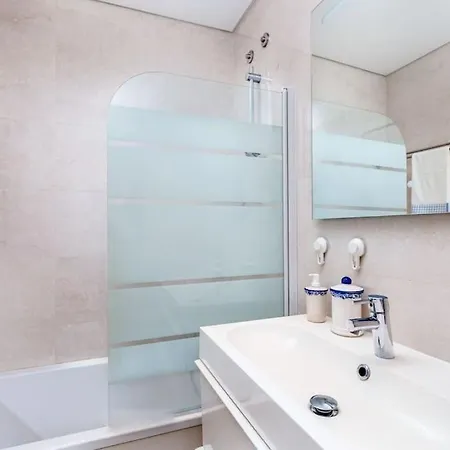 Apartment Cozy Bright Space With Landscape And Air Conditioner Lisbon