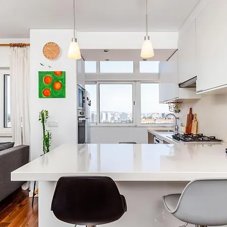 Apartment Cozy Bright Space With Landscape And Air Conditioner