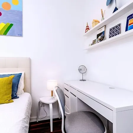 Cozy Bright Space With Landscape And Air Conditioner Lisbon